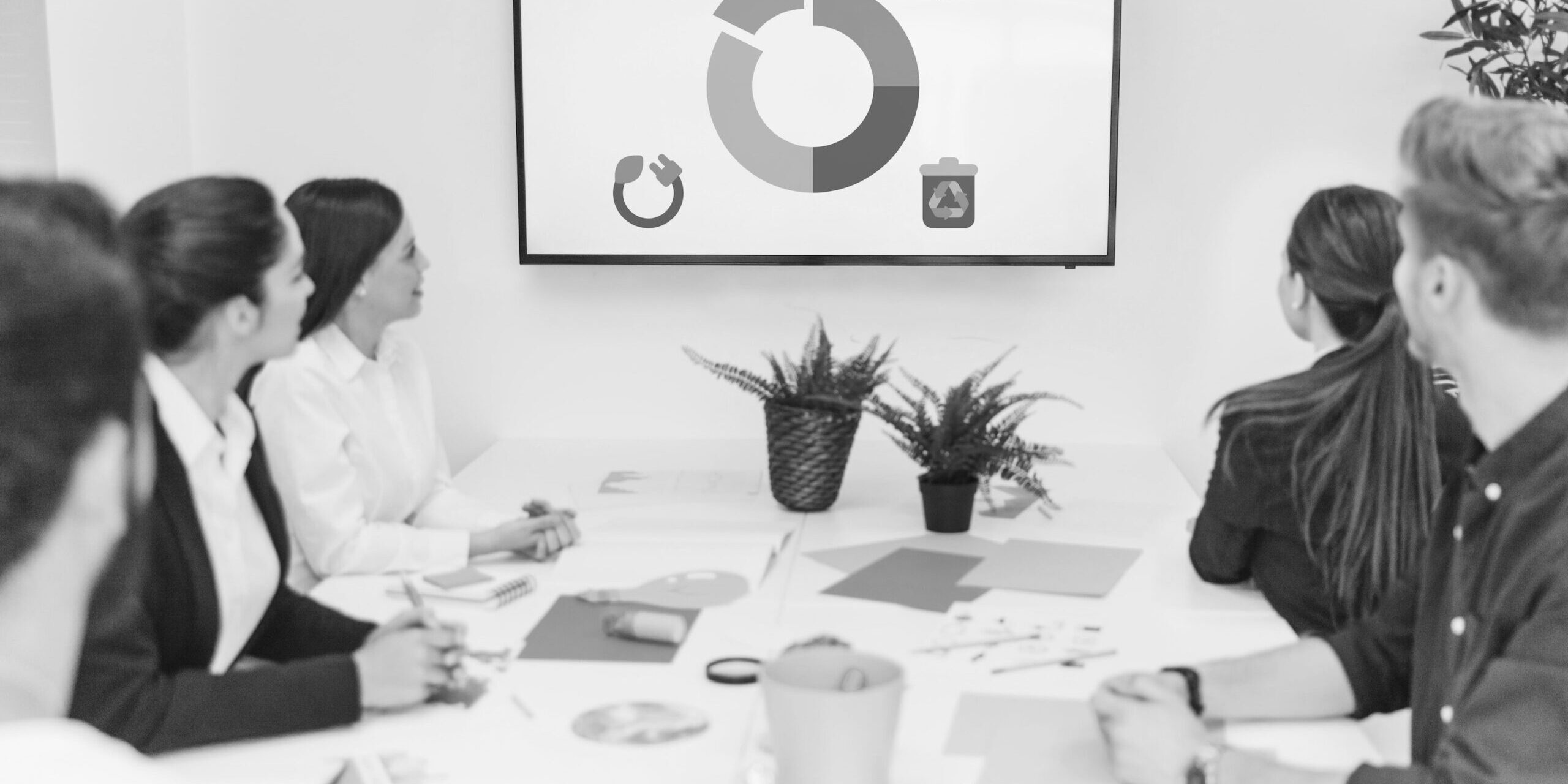 group-businesspeople-looking-natural-resources-icon-meeting-min